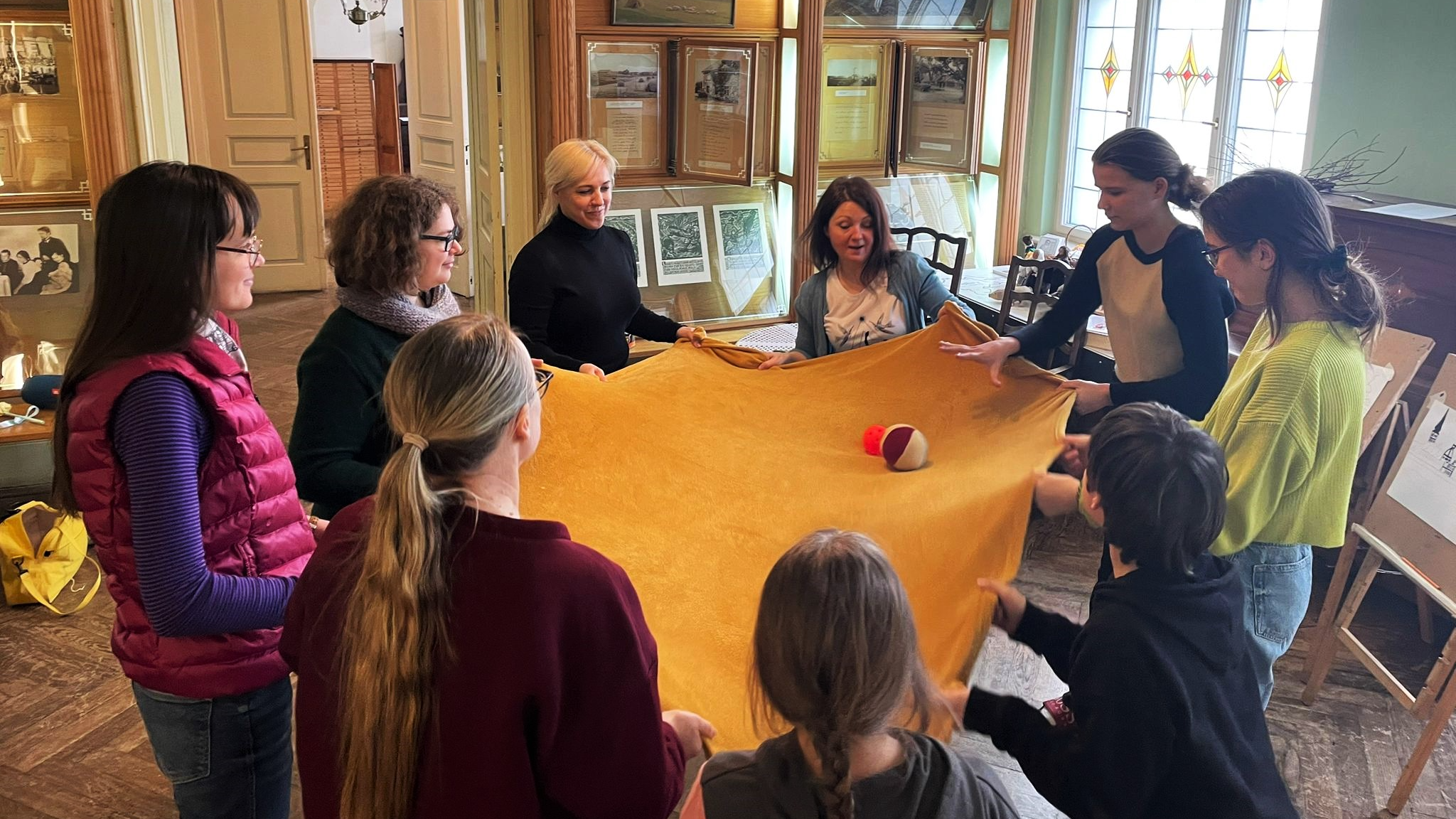 Krišjāņa Barona muzejs aicina ukraiņu ģimenes uz pasākumu ciklu “Dārtas skola” 