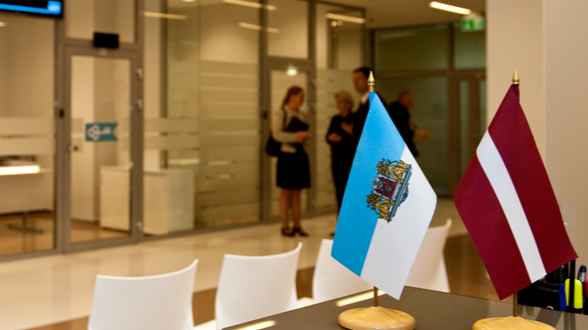 Mājsēde: Rīgas pašvaldības iestādes veic izmaiņas jauno prasību ievērošanai