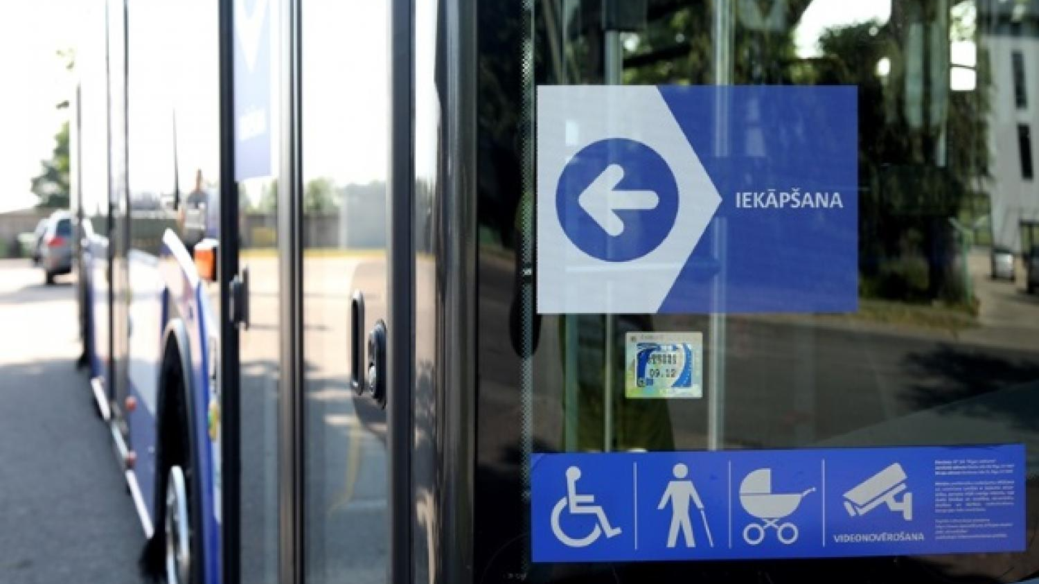 Ārkārtējās situācijas laikā Rīgas pašvaldība izvērtēs braukšanas maksas atvieglojumu nepieciešamību sabiedriskajā transportā