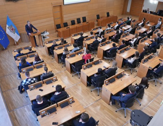 Nevalstiskās organizācijas aicinātas balsot par kandidātiem uz vakanto vietu Rīgas domes Jaunatnes lietu konsultatīvajā komisijā