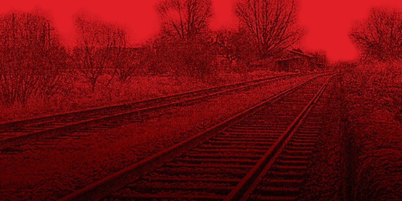 Uz afišas sarkanā fona tālumā aizvijas vilciena sliedes