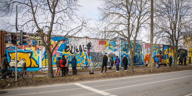 Desmitiem mākslinieku Rīgā apgleznos sienas, paužot atbalstu Ukrainai