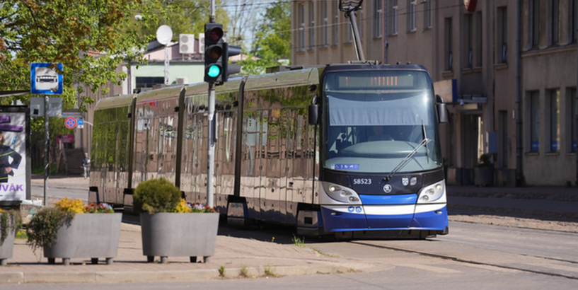 Skolu jaunatnes dziesmu un deju svētku laikā būs īpašas abonementa biļetes braukšanai Rīgas sabiedriskajā transportā