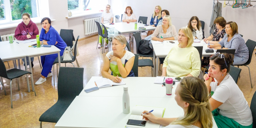 Rīgas mazākumtautību skolu pārstāvji Vasaras skolā gatavojas mācību pārejai uz latviešu valodu