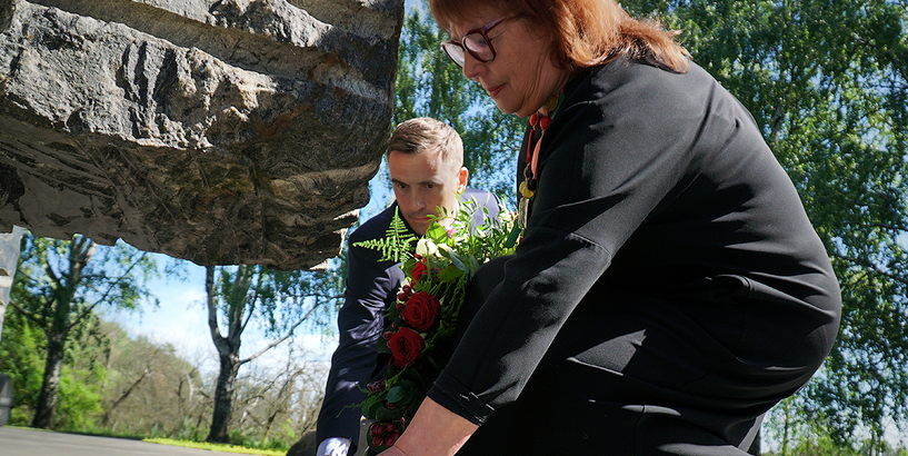 Rīgas domes vadība piemin komunistiskā genocīda upurus