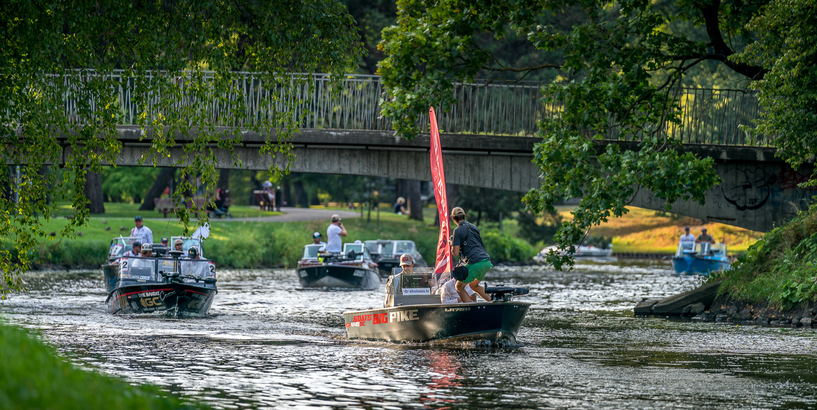 Rīgas kanālā notiks grandioza sporta laivu parāde 
