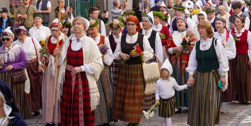 Rīgā notiks akcijas “Uzvelc tautas tērpu par godu Latvijai” 10 gadu jubilejas pasākums
