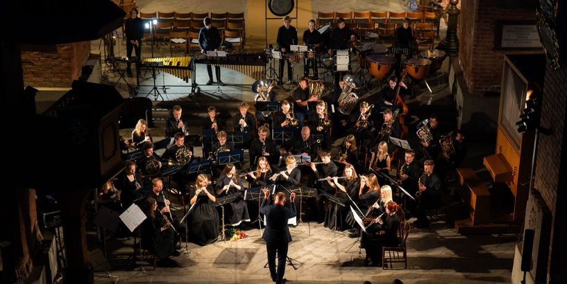 Jāzepa Mediņa Rīgas Mūzikas vidusskolas pūtēju orķestris aicina uz koncertu “Mīlas ekspresis” 