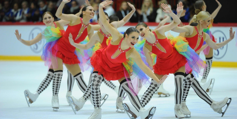 Pasaules čempionātā sinhronajā slidošanā startējusi Latvijas komanda “Amber” 