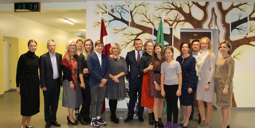 Rīgas 21.vidusskola izsaka pateicību Novum Riga Charitable Foundation labdarības fondam