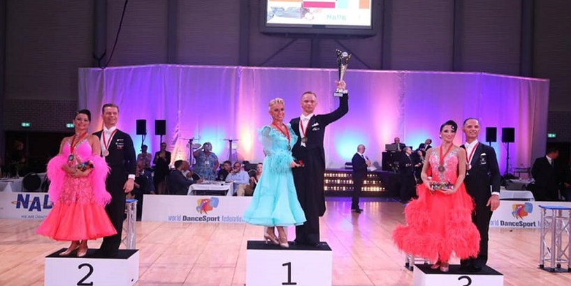 Latvijas pāris uzvar pasaules čempionātā senioriem Standartdejās 