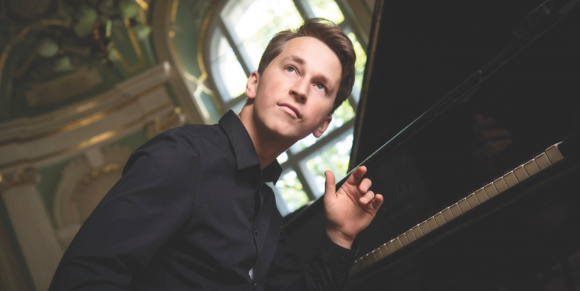 “Rīgas Festivālā” uzstāsies pianists Daumants Liepiņš