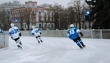 Rīdzinieki slidošanas priekus var baudīt publiskajā slidotavā Esplanādē
