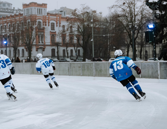 Rīdzinieki slidošanas priekus var baudīt publiskajā slidotavā Esplanādē
