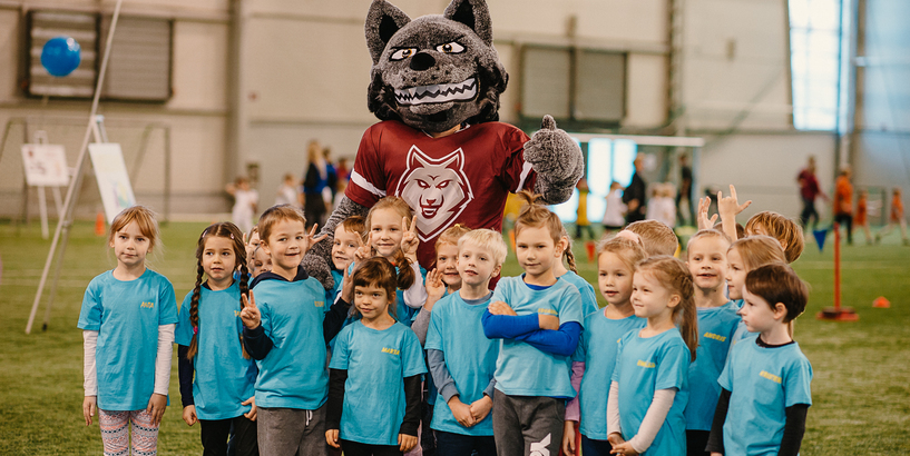 Sporta diena “Iepazīsti Latviju sportojot” pulcē vairāk nekā 1000 bērnus