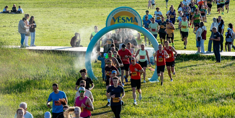 “Izskrien Rīgu” 2. posmā Dreiliņu kalnā titulētu sportistu uzvaras un skaisti skati