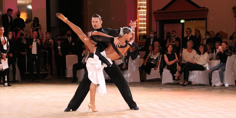 Latvijas pāris iekļūst ceturtdaļfinālā pasaules čempionātā Latīņamerikas dejās 