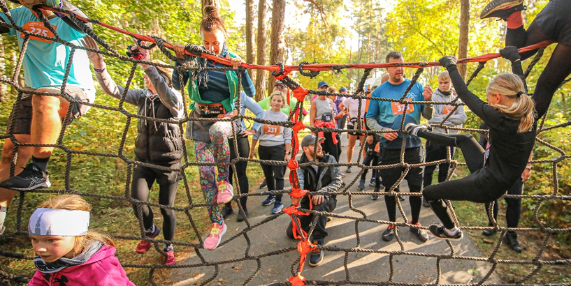 Oktobrī Mežaparkā 11. reizi notiks patriotiskais taku šķēršļu skrējiens “Lāčplēšu kross” 
