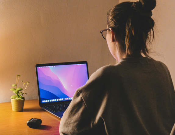 Datorium piedāvā bezmaksas programmēšanas apmācības meitenēm