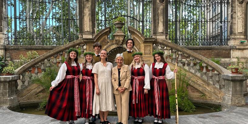Bērnu un jauniešu vokālā ansambļa “Kolibri” Jauniešu grupa  no konkursa Romā atgriežas ar diviem zelta diplomiem