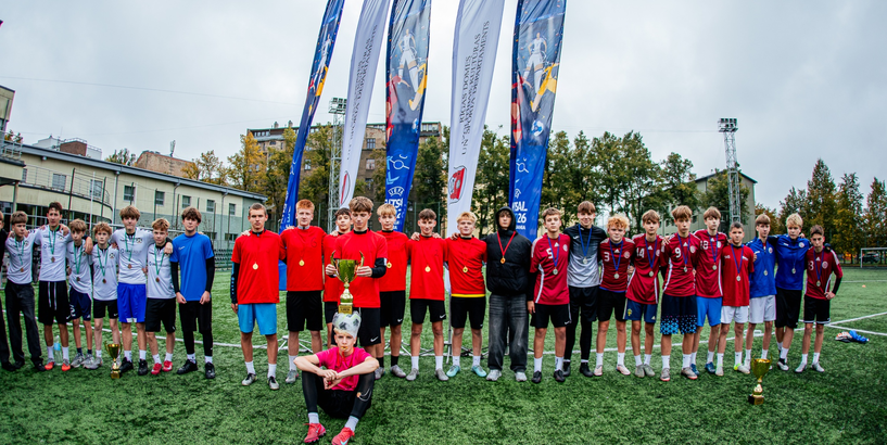 Rīgas skolu futbola čempionātā 7x7 (8.–9. klasēm) triumfē Rīgas Hanzas vidusskola