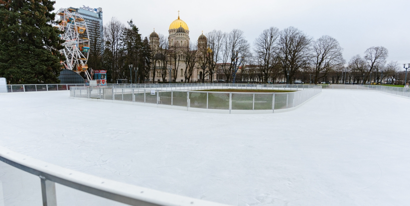 Mākslīgā ledus slidotava Eslanādē