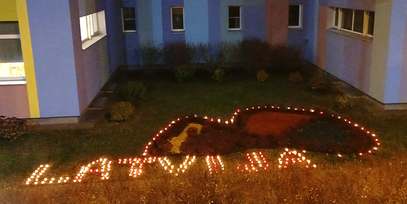 Rīgas 21. pirmsskolas izglītības iestāde “Laimiņa” iededz svecītes Latvijai dzimšanas dienā