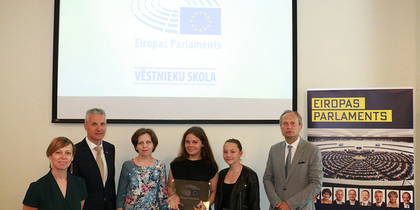 Rīgas 21. vidusskola – Eiropas Parlamenta Vēstnieku skola