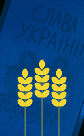 Pasākuma plakāts - uz zila fona sietspiede ar uzrakstu Slava Ukrainai un trīs dzeltenām vārpām
