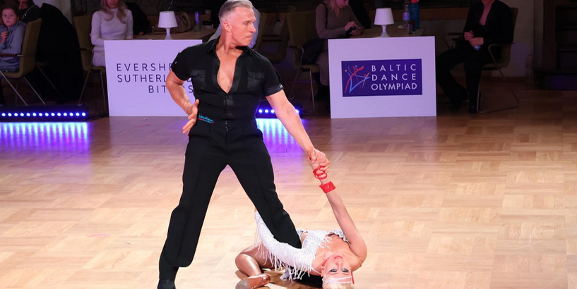 Latvijas pāris sasniedz pusfinālu pasaules čempionātā Senioriem II 10 dejās