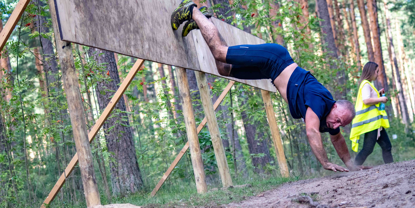 Šķēršļu sacensības “Drosmes skrējiens” pieskandināja Biķernieku trasi