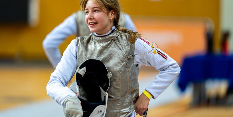 Ābeles vēsturiskā uzvara Zviedrijā Eiropas kausā kadetiem – Latvijas paukotāju panākumu turpinājums 2025. gadā 