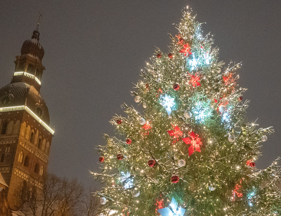 Ziemassvētku egle Doma laukumā