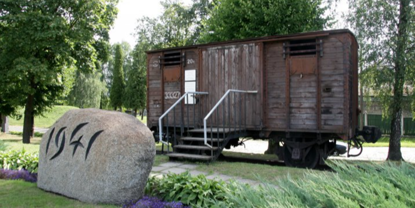 Atjaunots 1941. gada deportāciju piemiņas vagons Torņkalna stacijā