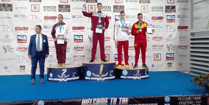 Latvijas izlasei kikboksā Pasaules čempionātā Itālijā – zelta, sudraba un bronzas medaļas