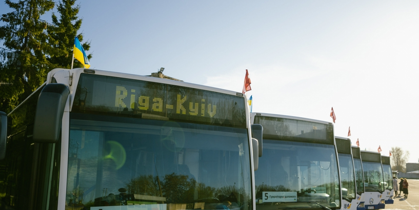 Ceļā uz Kijivu dodas 11 “Rīgas satiksmes” dāvinātie autobusi