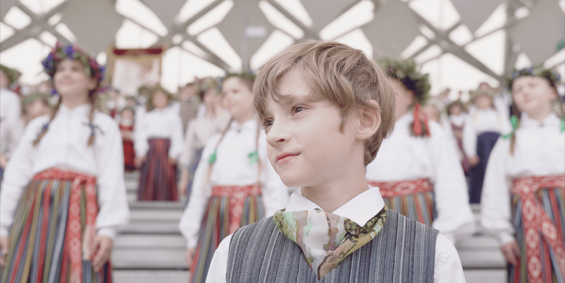 Pirmizrādi Rīgā un Latvijas Televīzijā piedzīvos dokumentālā filma “DZIESMU AVOTI 1866” – stāsts par pirmajiem latviešu skolēnu koru svētkiem 1866. gadā Lazdonā