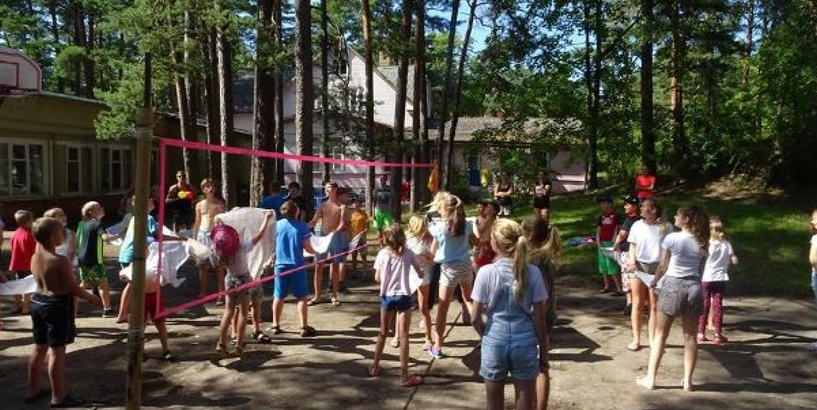Aicina pieteikt projektus bezmaksas nometņu organizēšanai Rīgas bērniem un jauniešiem