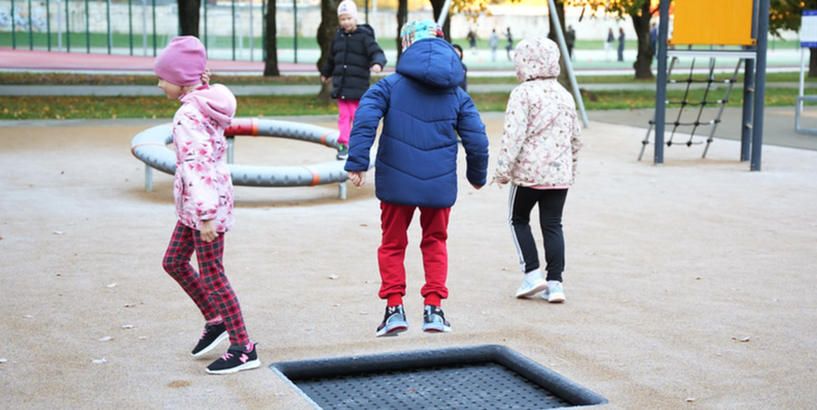 Rīgas pašvaldība aicina pieteikties Ukrainas un Latvijas bērnu un jauniešu rudens brīvlaika nometnēm