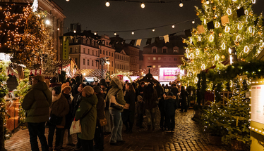 Galvaspilsētas iedzīvotāji un viesi aicināti sagaidīt Jauno gadu līksmās svinībās Vecrīgas laukumos