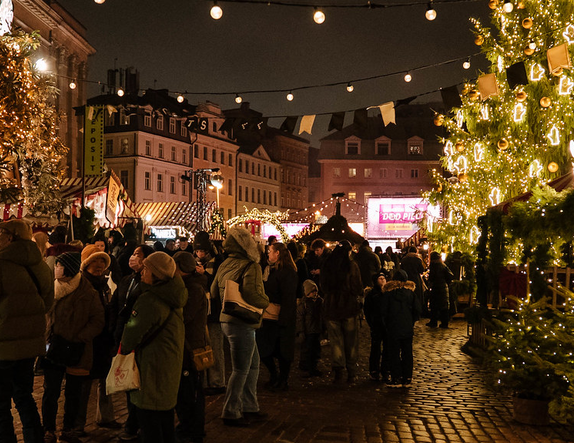 Galvaspilsētas iedzīvotāji un viesi aicināti sagaidīt Jauno gadu līksmās svinībās Vecrīgas laukumos