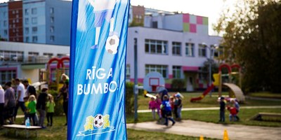 Rīgas Futbola skola ar futbolu iepazīstina Rīgas 254. bērnudārza audzēkņus