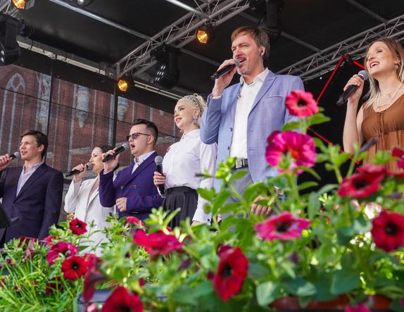 Ar daudzveidīgiem pasākumiem Rīgā nosvinēta Neatkarības atjaunošanas diena