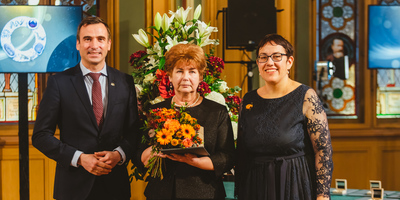 Pasniegtas pašvaldības balvas Rīgas labākajiem pirmsskolu darbiniekiem