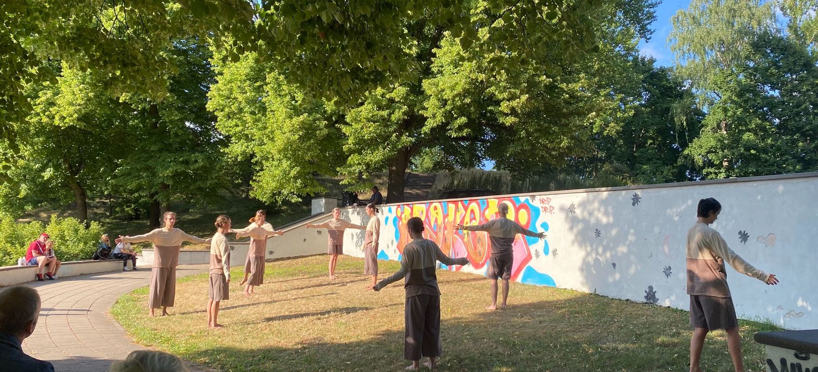 Rīgas vasaras kultūras programmā - laikmetīgās dejas performances “+21”