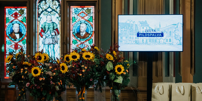 Svinīgā klātienes ceremonijā pasniegtas Rīgas pašvaldības balvas “Zelta pildspalva” un “Zelta stipendija”
