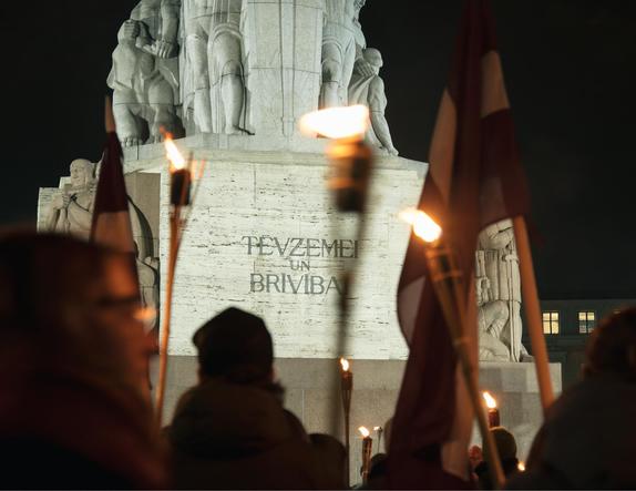 Lāčplēša dienā notika lāpu gājiens “Brīvības cīnītāju gars cauri visiem laikiem”