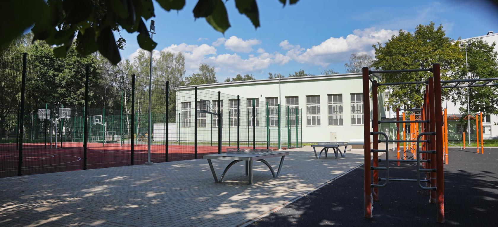Renovēts Rīgas 63. pamatskolas sporta laukums