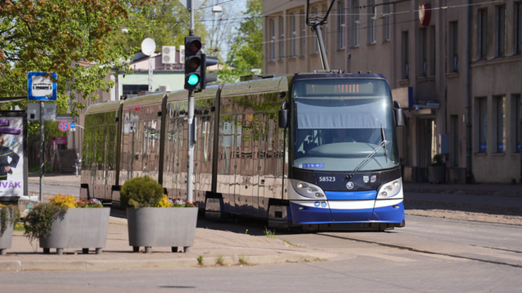 Skolu jaunatnes dziesmu un deju svētku laikā būs īpašas abonementa biļetes braukšanai Rīgas sabiedriskajā transportā