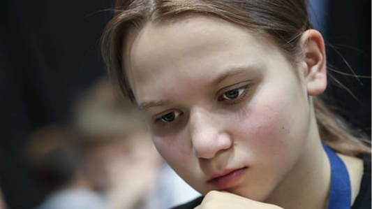 Budvā noslēdzās Eiropas jauniešu šaha čempionāts – par čempioni kļuva 12 gadus vecā rīdziniece Aļona Tolmačeva